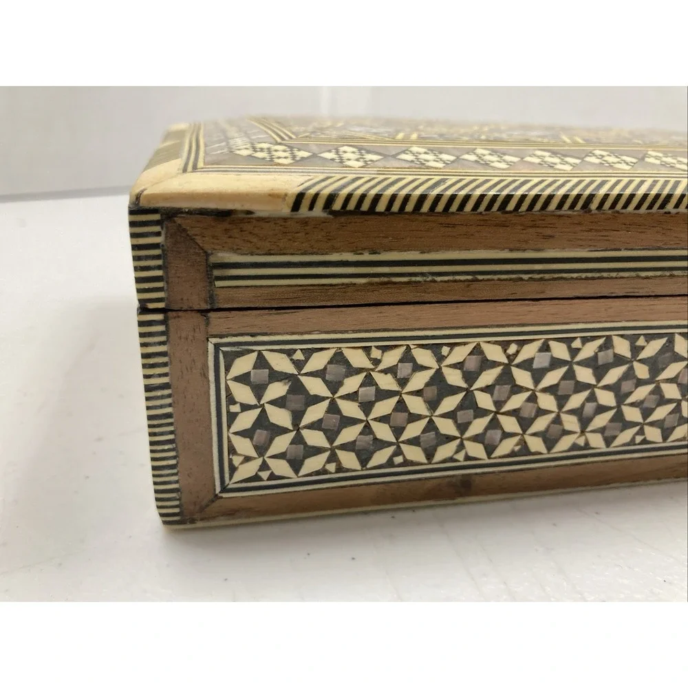 Vtg Inlaid Wood and Mother Of Pearl Wood Jewelry Israel Trinket Box 7.75 x 4.85